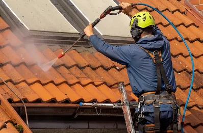 Démoussage et hydrofuge de toiture à Sommauthe